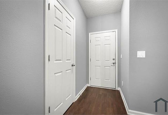 3rd image of 613 Washington Ln