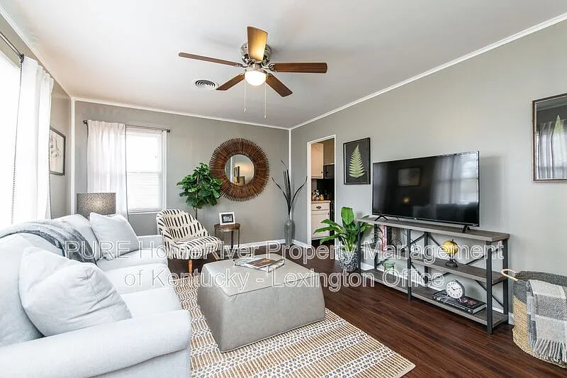 3 bed, 1.0 bath, 864 sqft, $1,495 — Photo 2