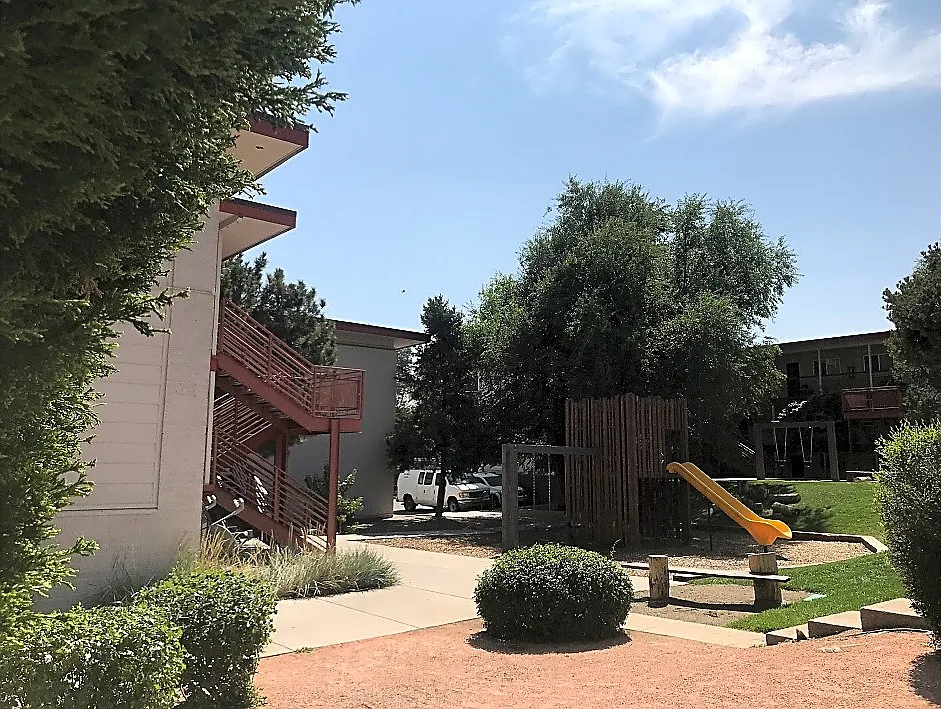 Kendall Apartments — Photo 2