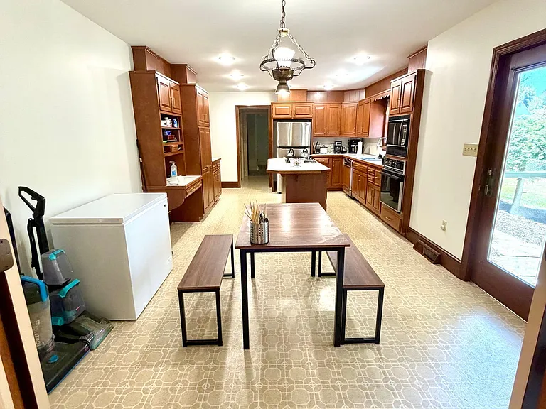 684 Steinman Ct — Photo 6