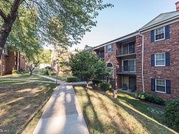 2nd image of 878 College Pkwy #30