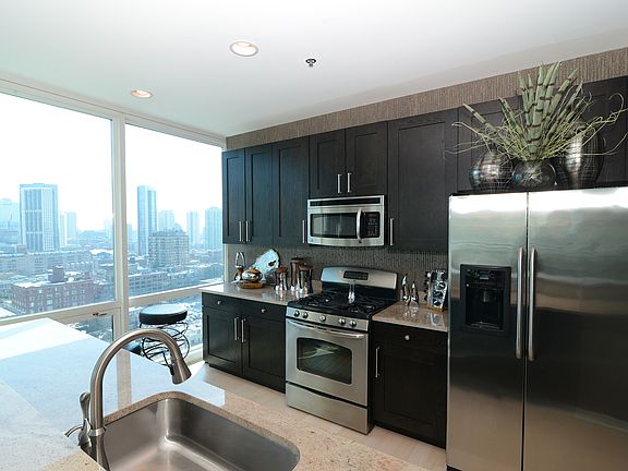 4th image of 757 N Orleans St #2106