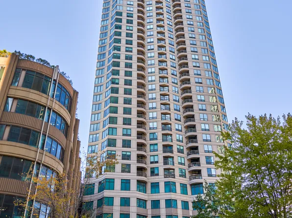 400 N La Salle Dr APT 2910, Chicago, IL 60654