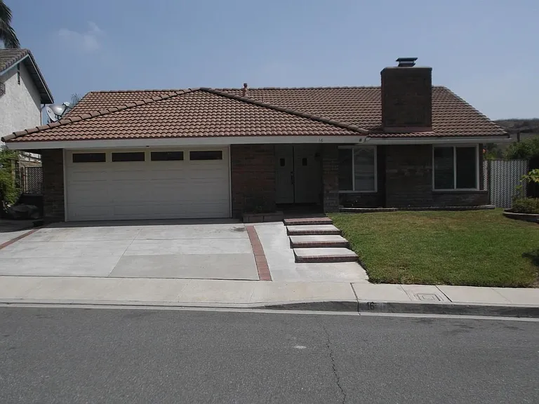 16 Blacksmith Cir — Photo 1