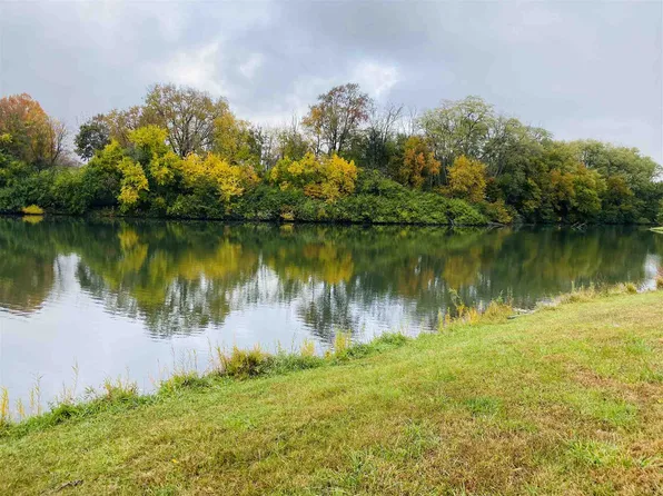 1929 N Lake Ct, Pekin, IL 61554