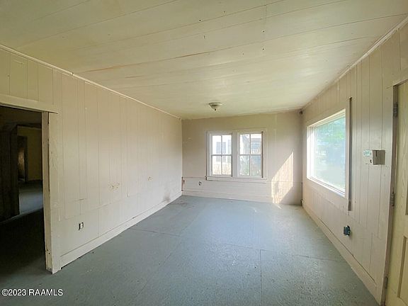 3rd image of 410 Loraine St