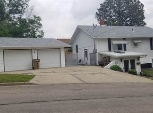 101 11th Ave NE, Minot, ND 58703