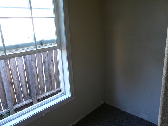 5th image of 1327 E Dakota Ave