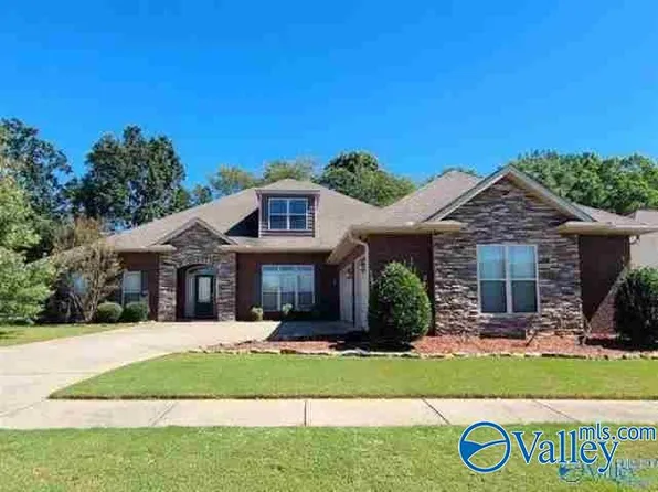 7926 Gabriela Dr NW, Huntsville, AL 35806