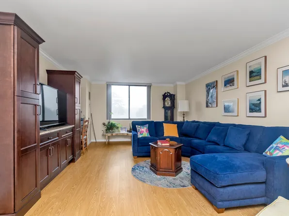 269 Grand Central Parkway image 3 of 25