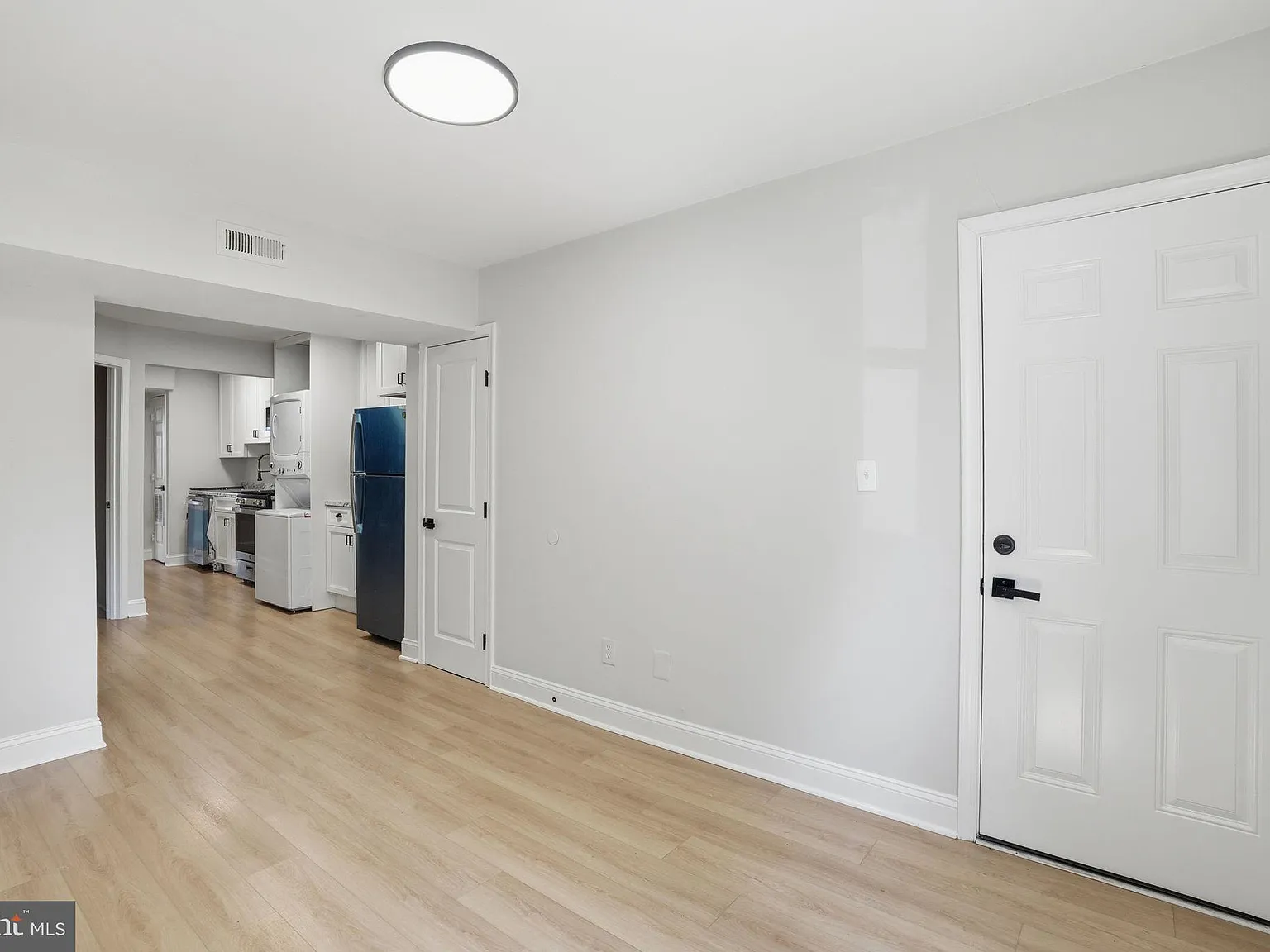 3 bed, 1.0 bath, 650 sqft, $2,475 — Photo 3