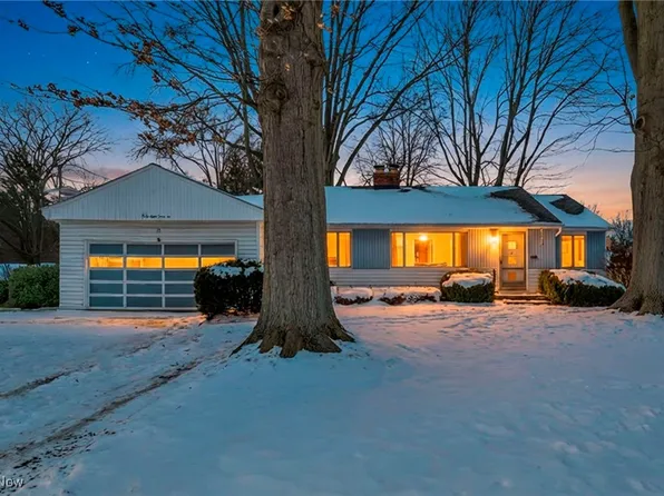 21832 Cottonwood Dr, Rocky River, OH 44116
