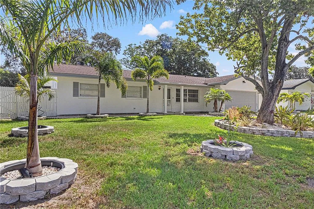 3 bed, 2.0 bath, 1326 sqft, $3,300 — Photo 3