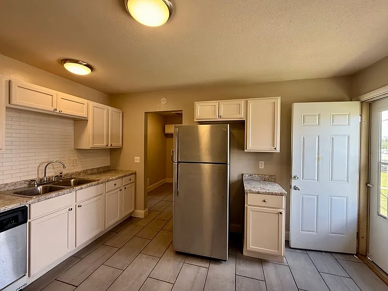 2422 W Savannah St — Photo 31