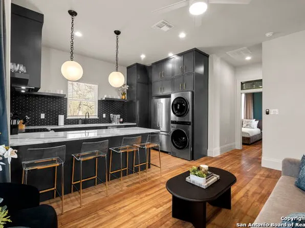 201 E Carson St #2, San Antonio, TX 78208