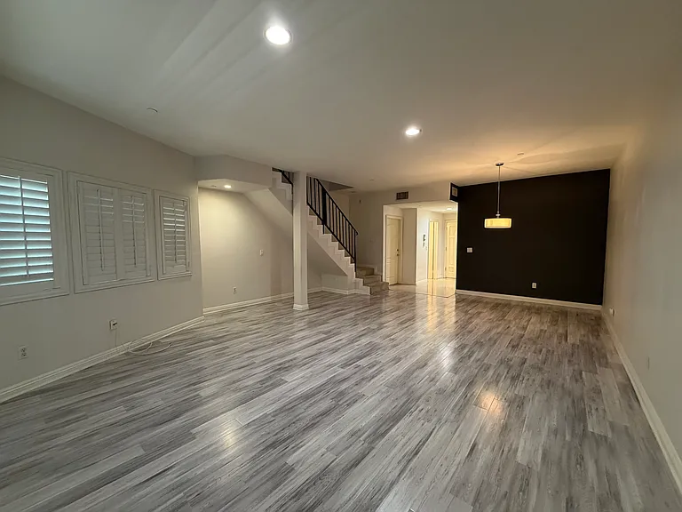 423 E Providencia Ave #105 — Photo 4