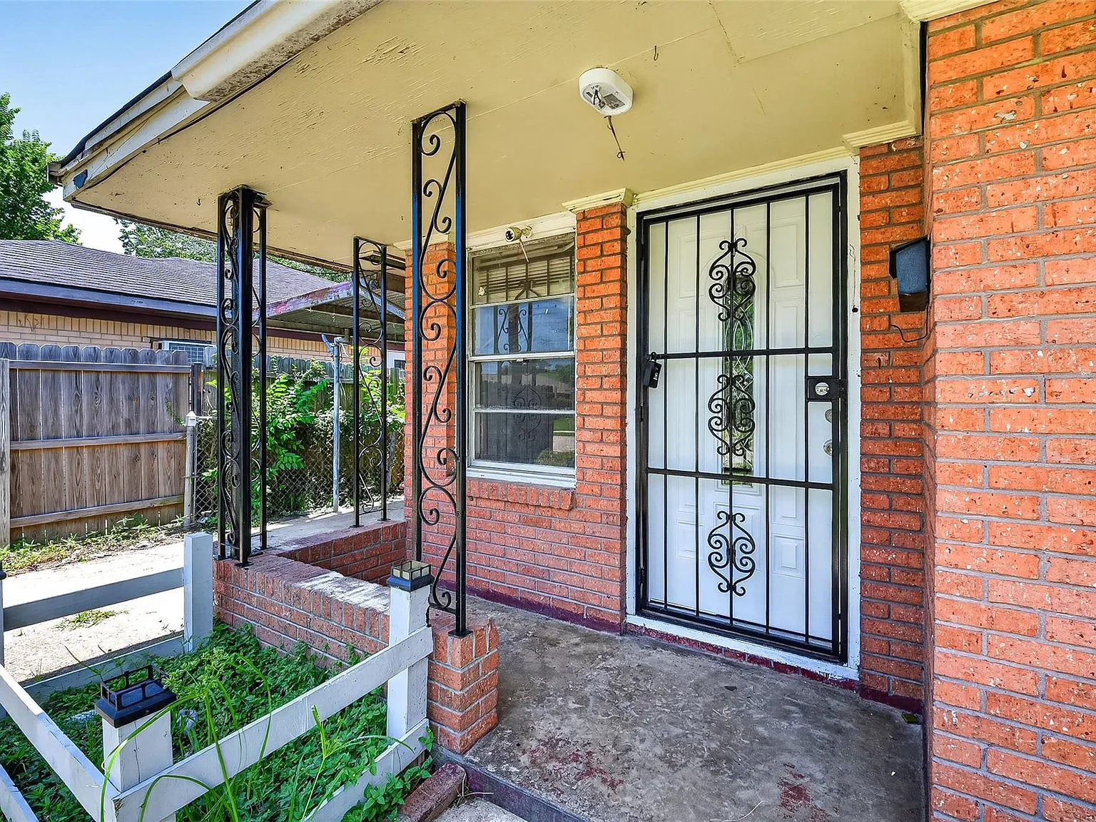 4 bed, 2.0 bath, 1744 sqft, $1,900 — Photo 4
