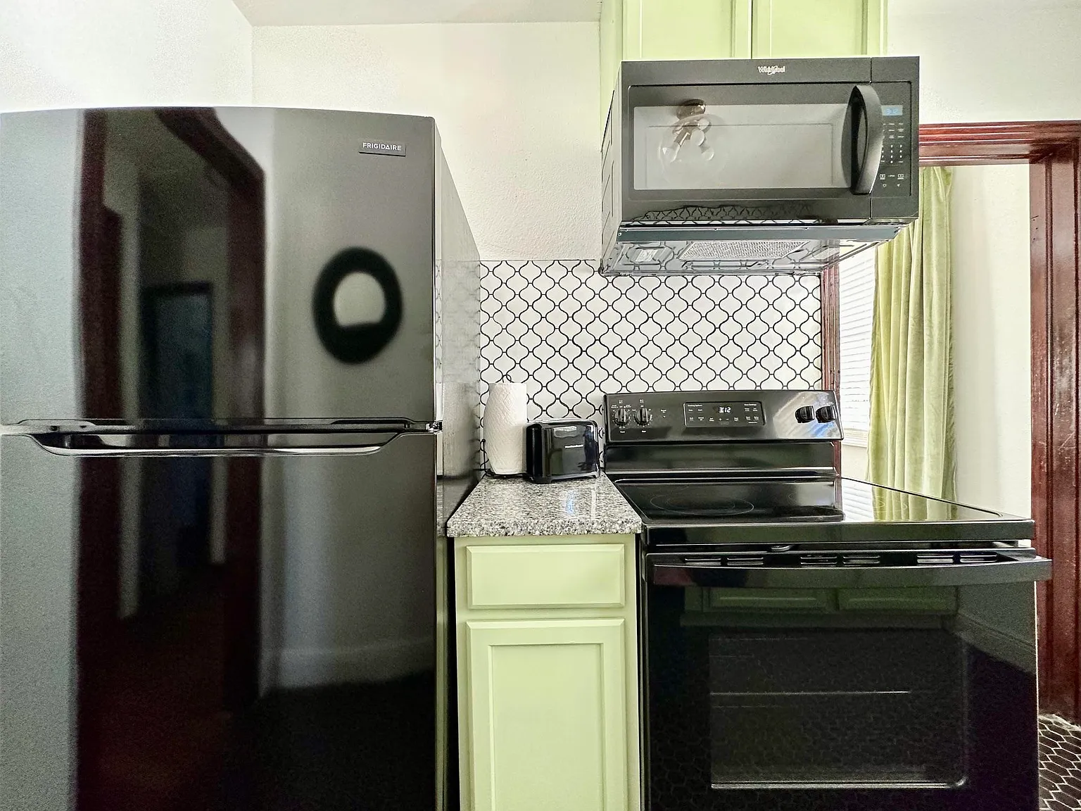 2 bed, 1024 sqft, $2,000 — Photo 3