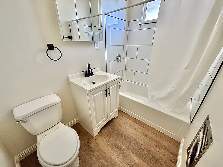 6743 Haskell Ave #6 — Photo 18
