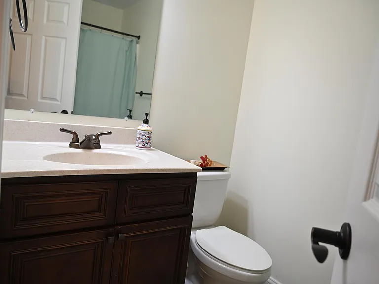 140 Aynsley Ln — Photo 17