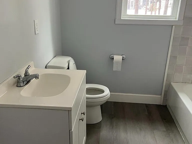 604 E Oak St — Photo 17