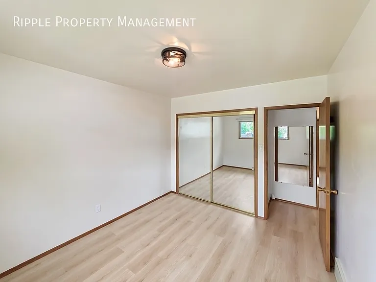 612 56th Ave SW #UPPER — Photo 18