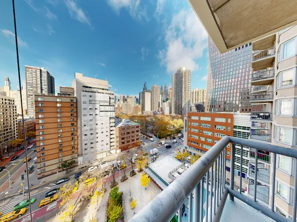 401 East 34th Street image 4 of 9