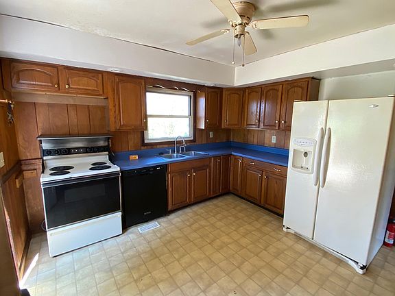 4th image of 708 Hill Top Dr