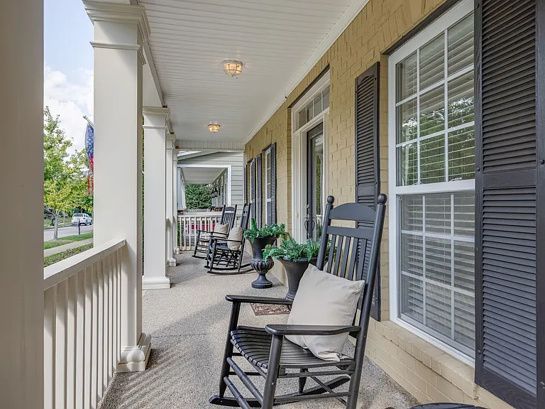 608 Patriot Ln — Photo 4