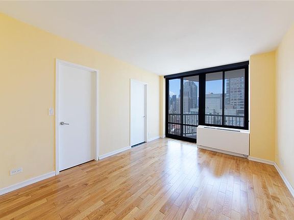 3rd image of 304 E 65th St APT 27A