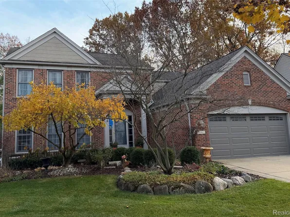 3761 Acadia Dr, Lake Orion, MI 48360
