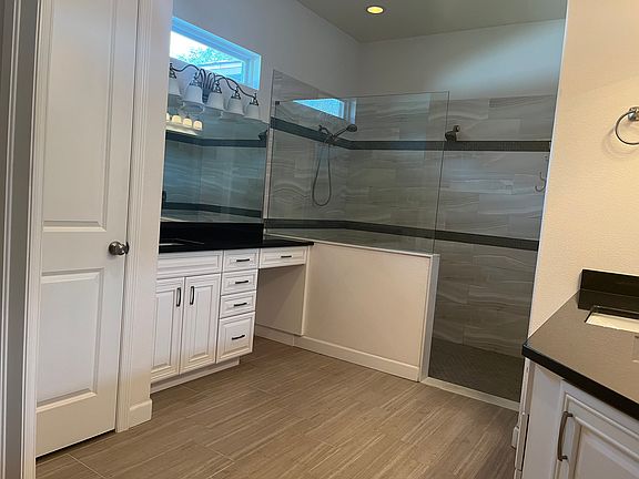 3rd image of 15802 Timberwood Dr