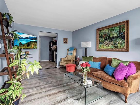 2nd image of 156 Villa Ave