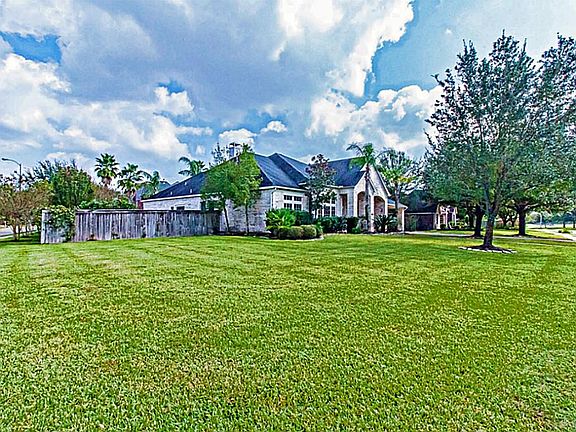2nd image of 12614 Wildwood Bend Ln