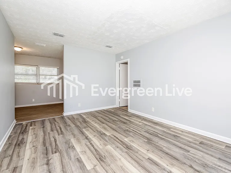 2103 Tegner Dr — Photo 9
