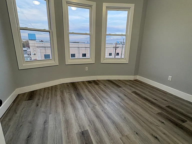 186 Hawthorne Ave #3LL — Photo 2