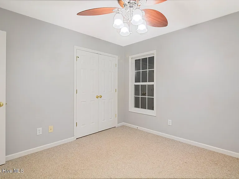 102 Huntington Ct — Photo 20