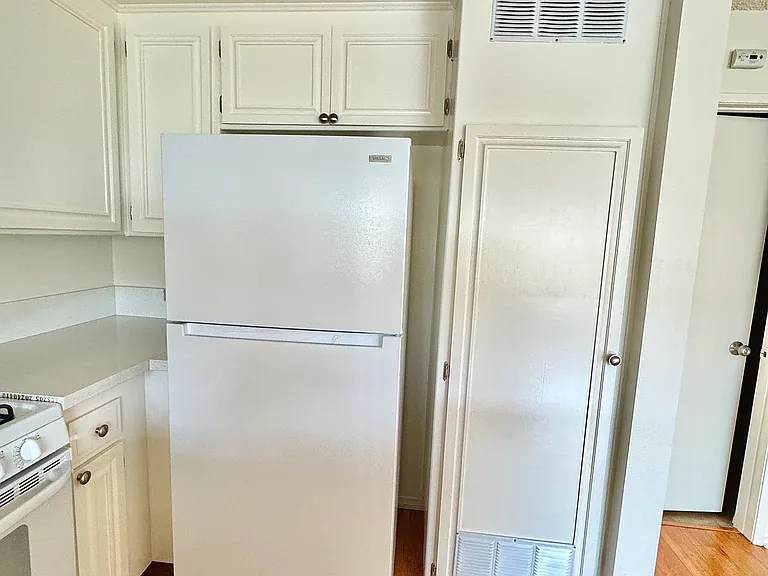 5229 Riverton Ave #10 — Photo 10