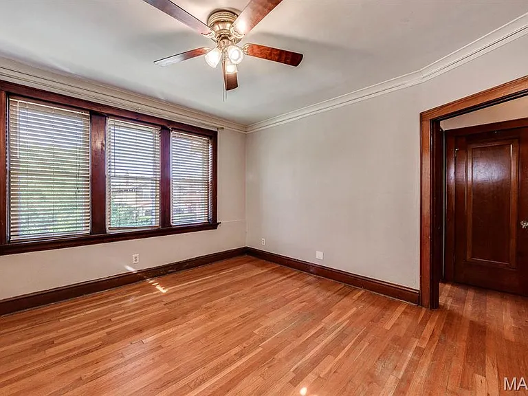 5058 Winona Ave — Photo 8