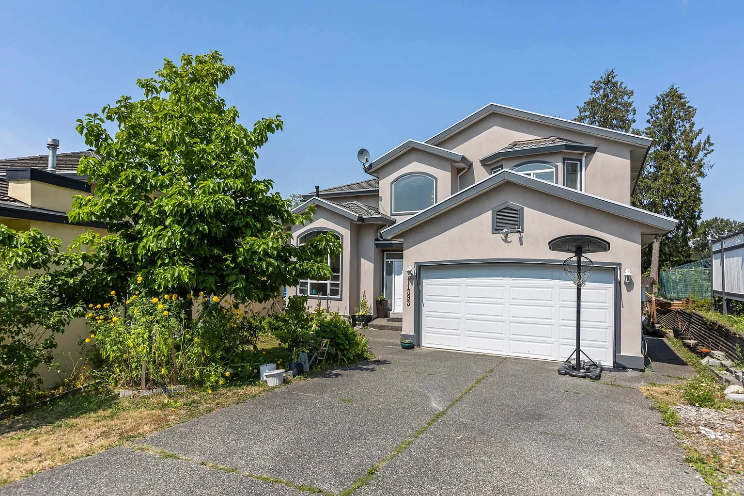 11393 Royal Cres photo 1