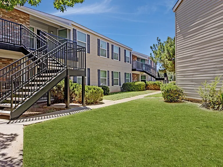 Cypress Pointe — Photo 18