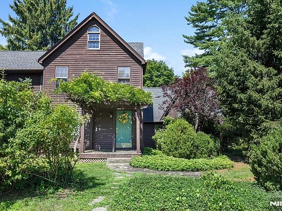 2nd image of 148 Spring Valley Rd