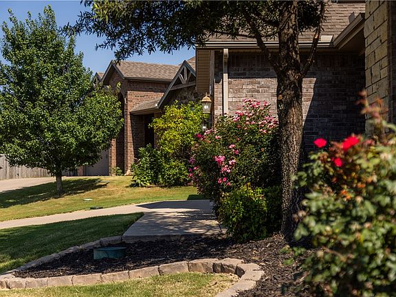2nd image of 502 Starview Cir