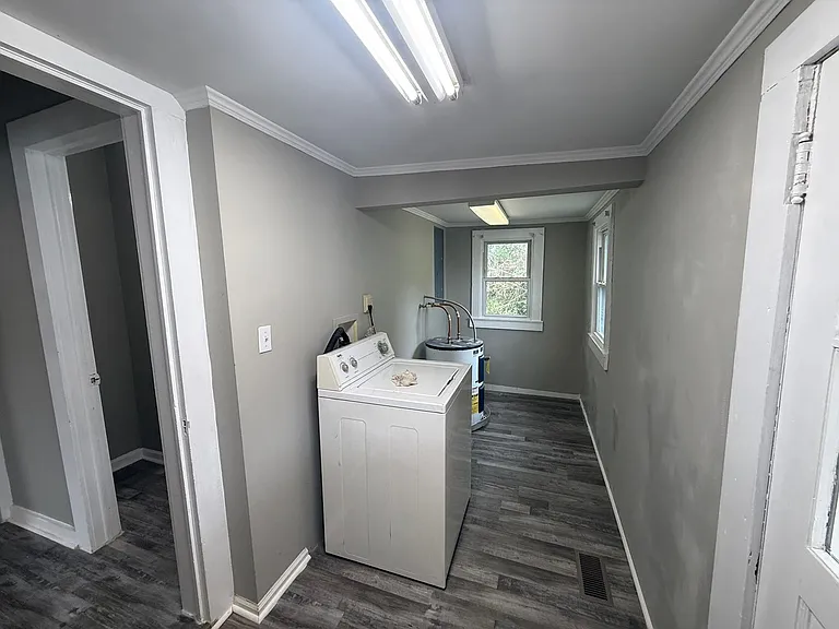 7596 Broad St #A — Photo 10