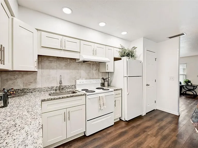 618 S Osprey Ave — Photo 9