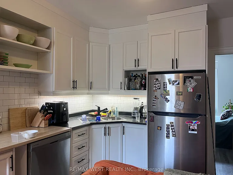 926 College St #U — Photo 16