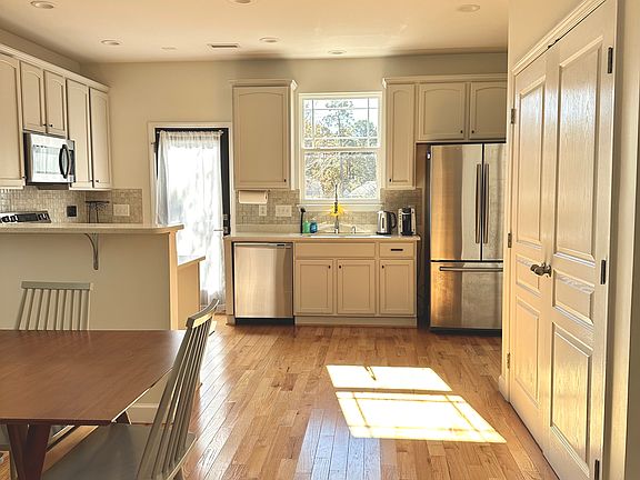 5th image of 1820 Pear Tree Ln