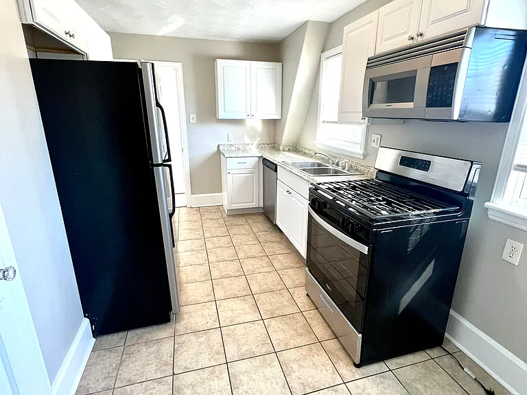 210 Pennsylvania Ave #2 — Photo 14