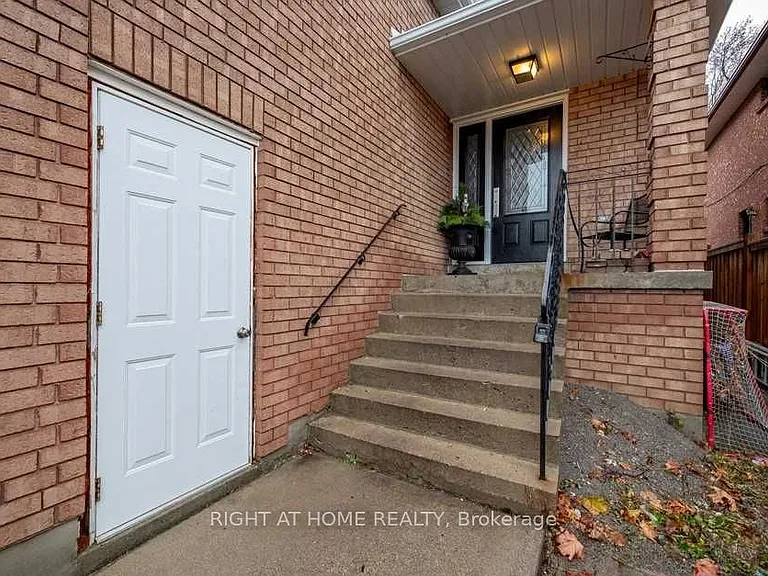 58 Park St — Photo 2