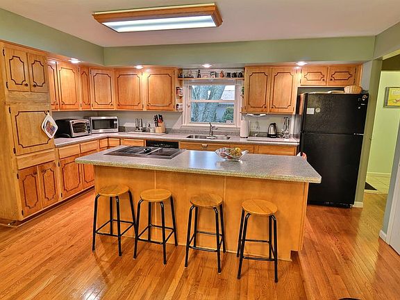 5th image of 145 Knox Dr